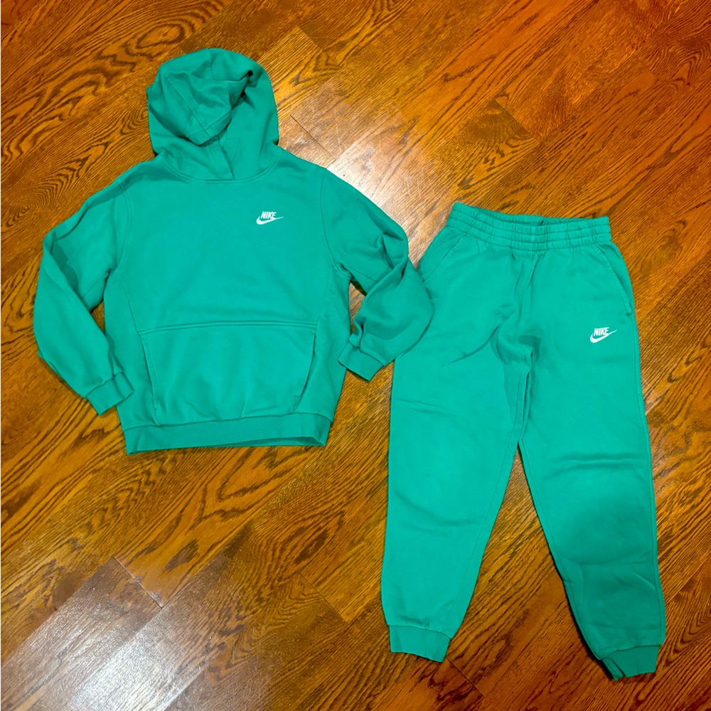 Nike Kids Green Sweatpants & Hoodie Set